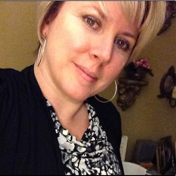 Meet your Posher, Jennifer - Picture 1 of 1